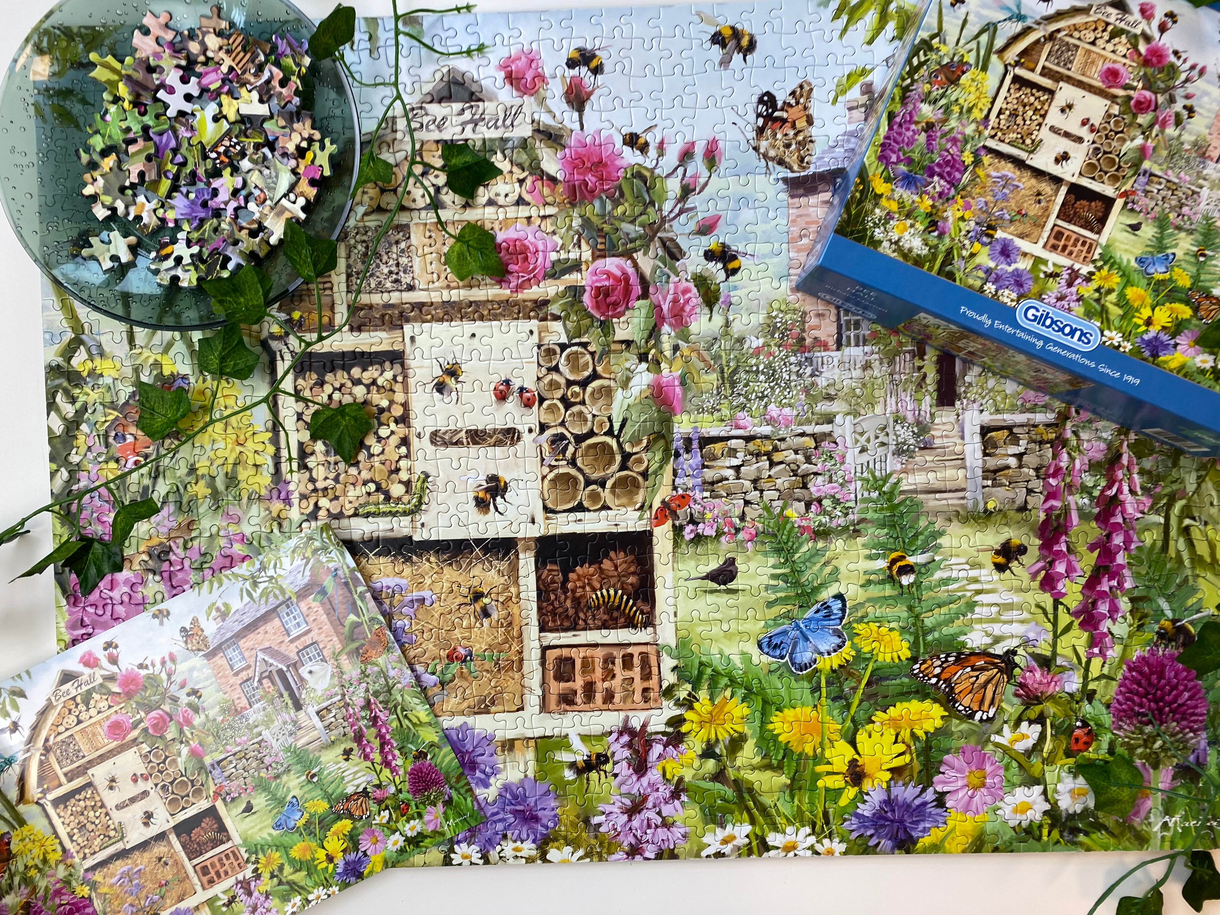 gibsons-bee-hall-puzzle-1000-teile-bienen-garten-cottage image 4