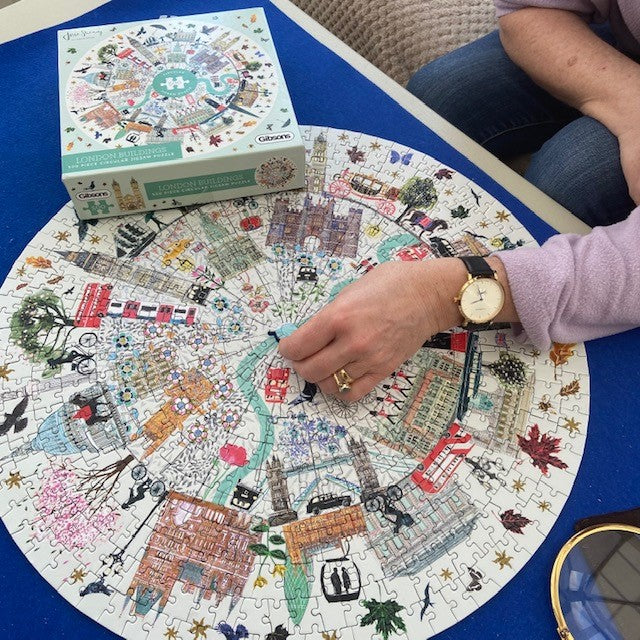 gibsons-london-buildings-500-teile-puzzle-rund-london-motiv image 2