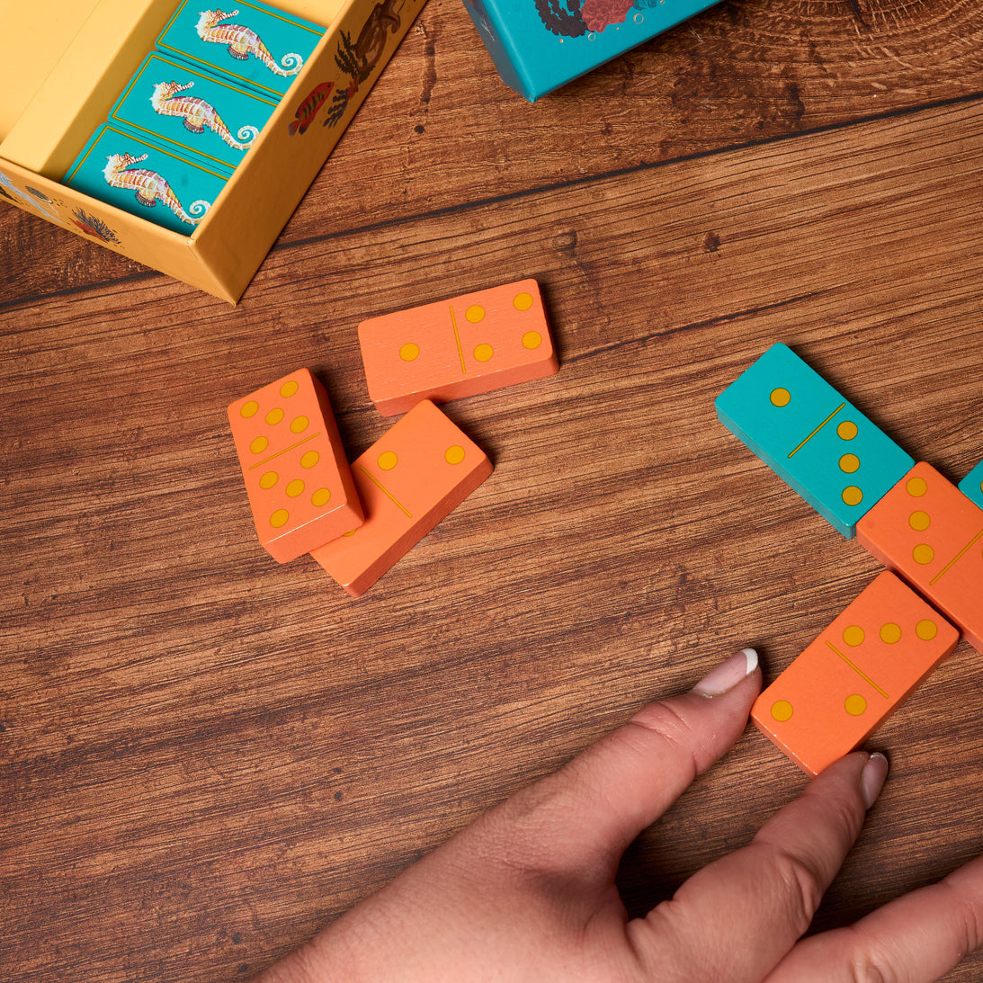 gibsons-the-art-file-dominoes-domino-spiel-28-steine image 2