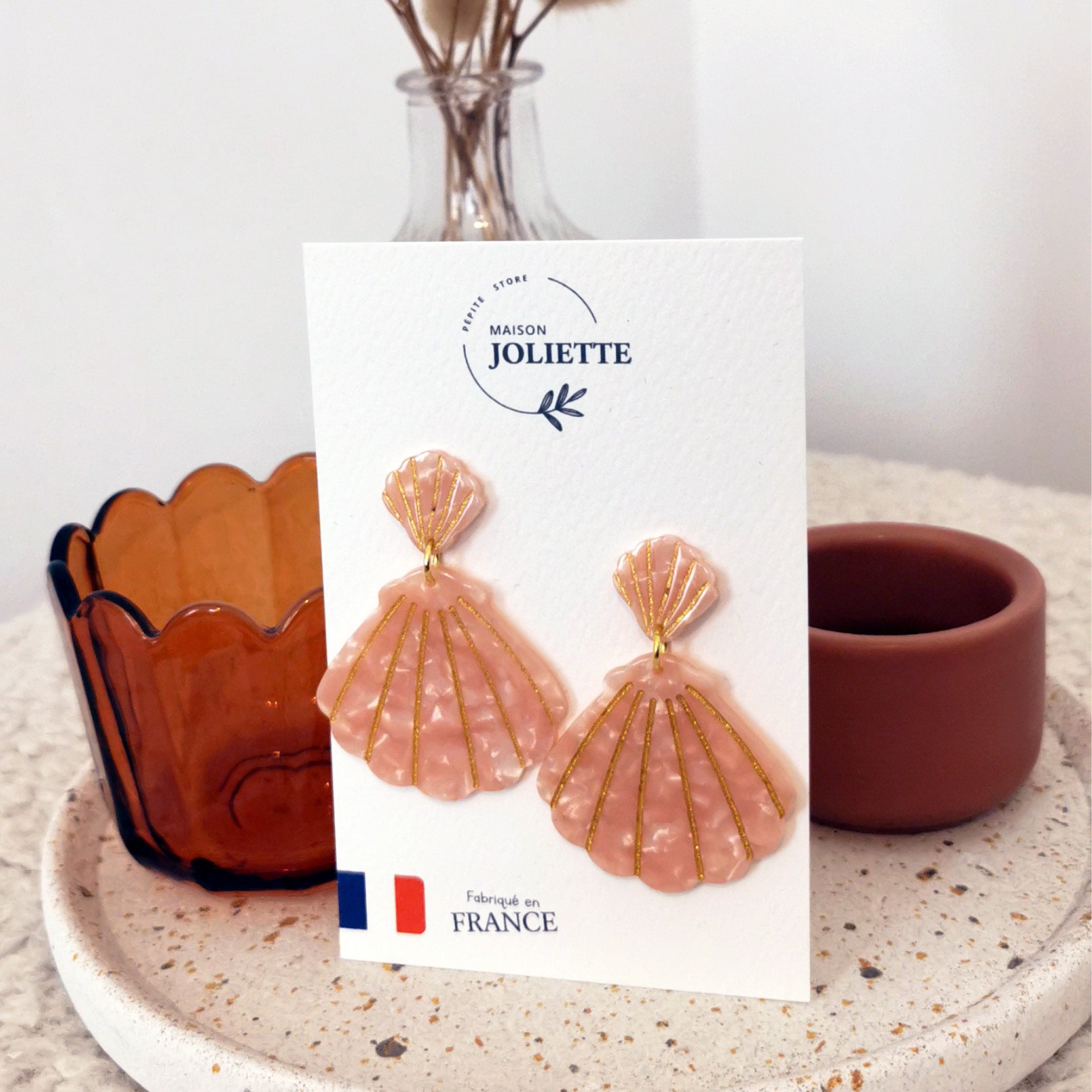 maison-joliette-coquilles-ohrringe-muschel-rosa-resin-5-5-cm image 1