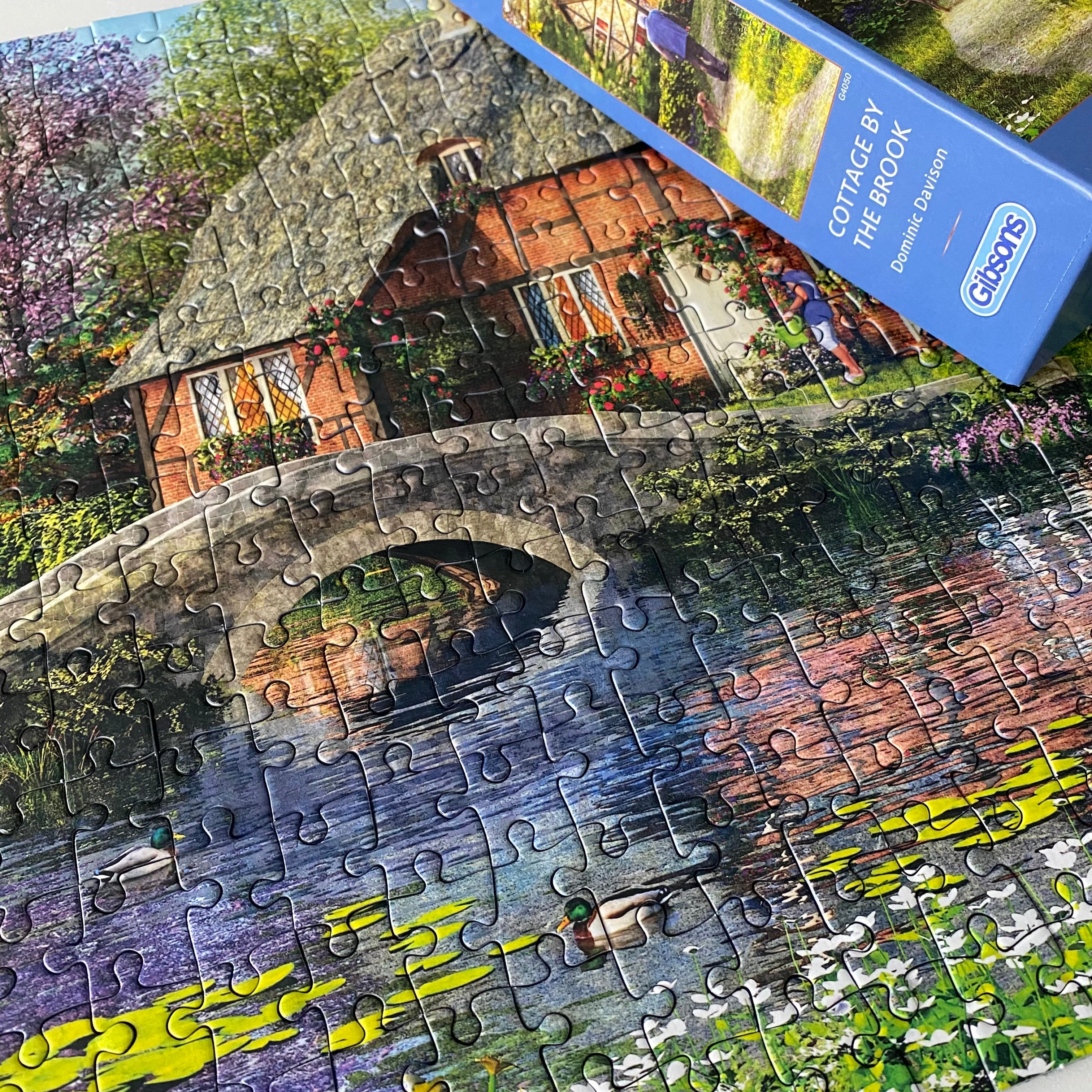 gibsons-cottage-by-the-brook-puzzle-636-teile-panorama image 4